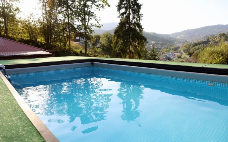 Piscine terminée dans son environnement paysagé