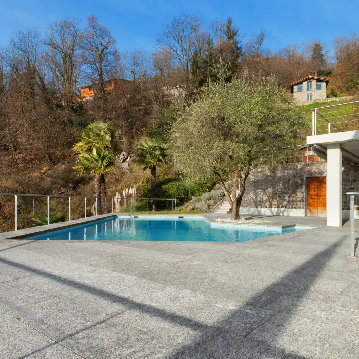 Piscine et terrasse après aménagement